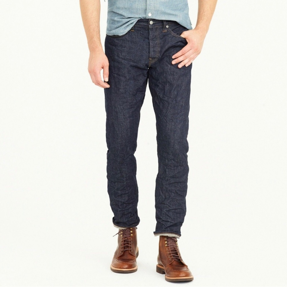 J.Crew Men’s 1040 Athletic selvedge jean in raw indigo. Size W34, L30